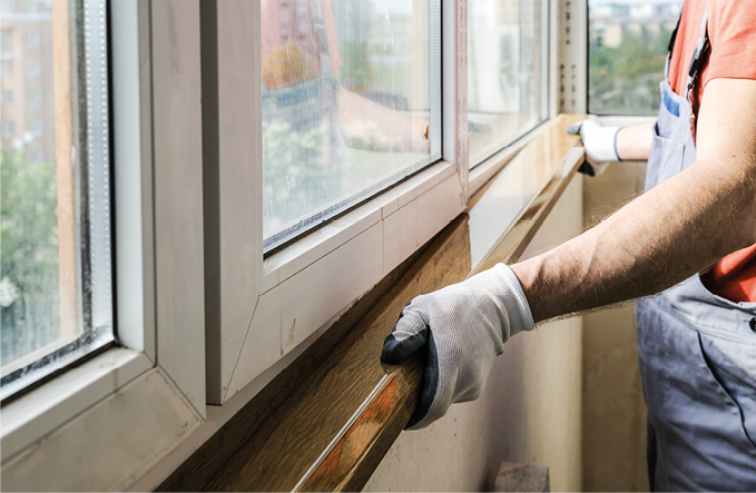 Strussnig-Mitarbeiter bei der Fenstermontage