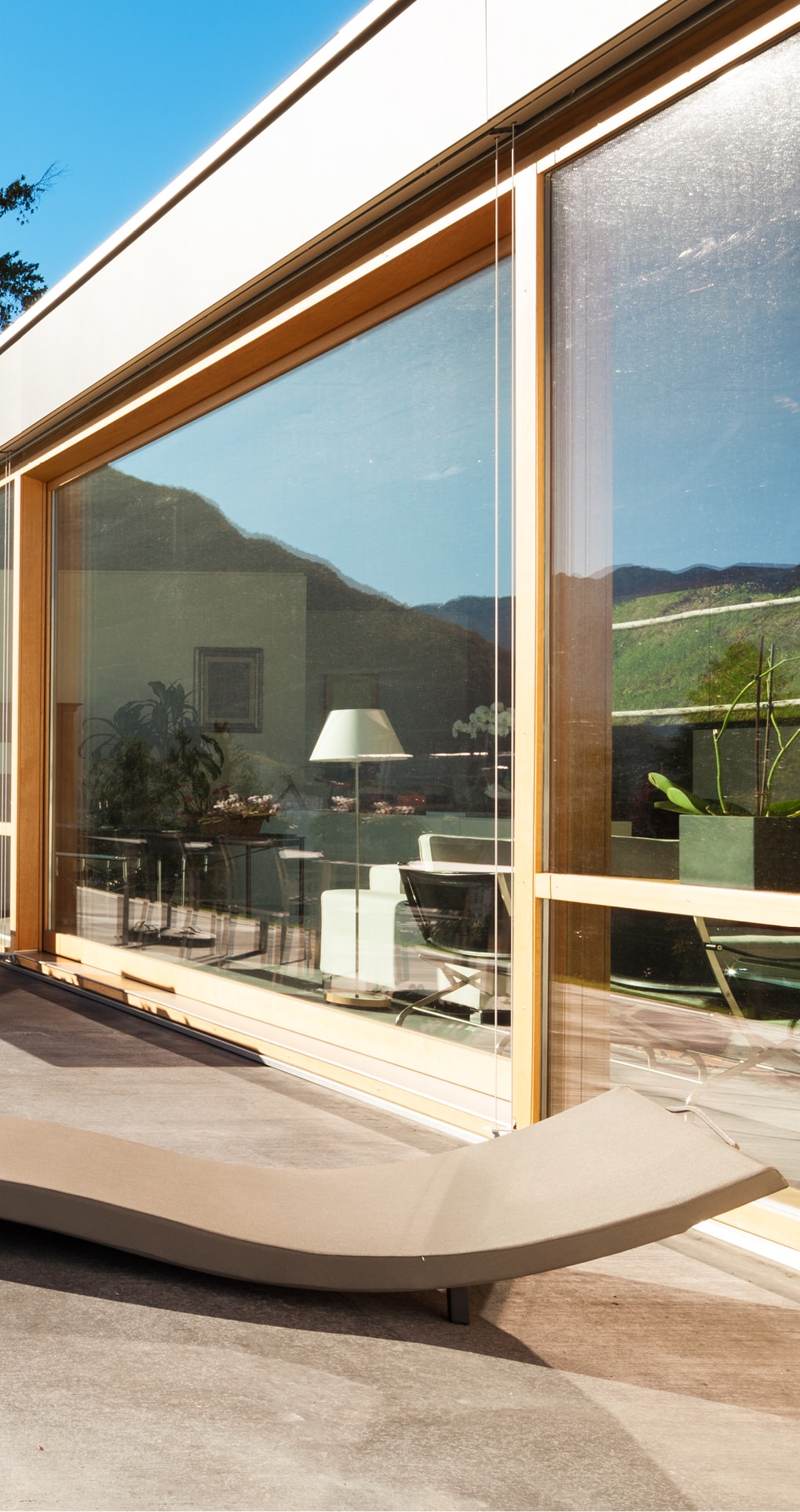 Großflächige Innovato+ Holz-Alu Fenster von Strussnig von außen